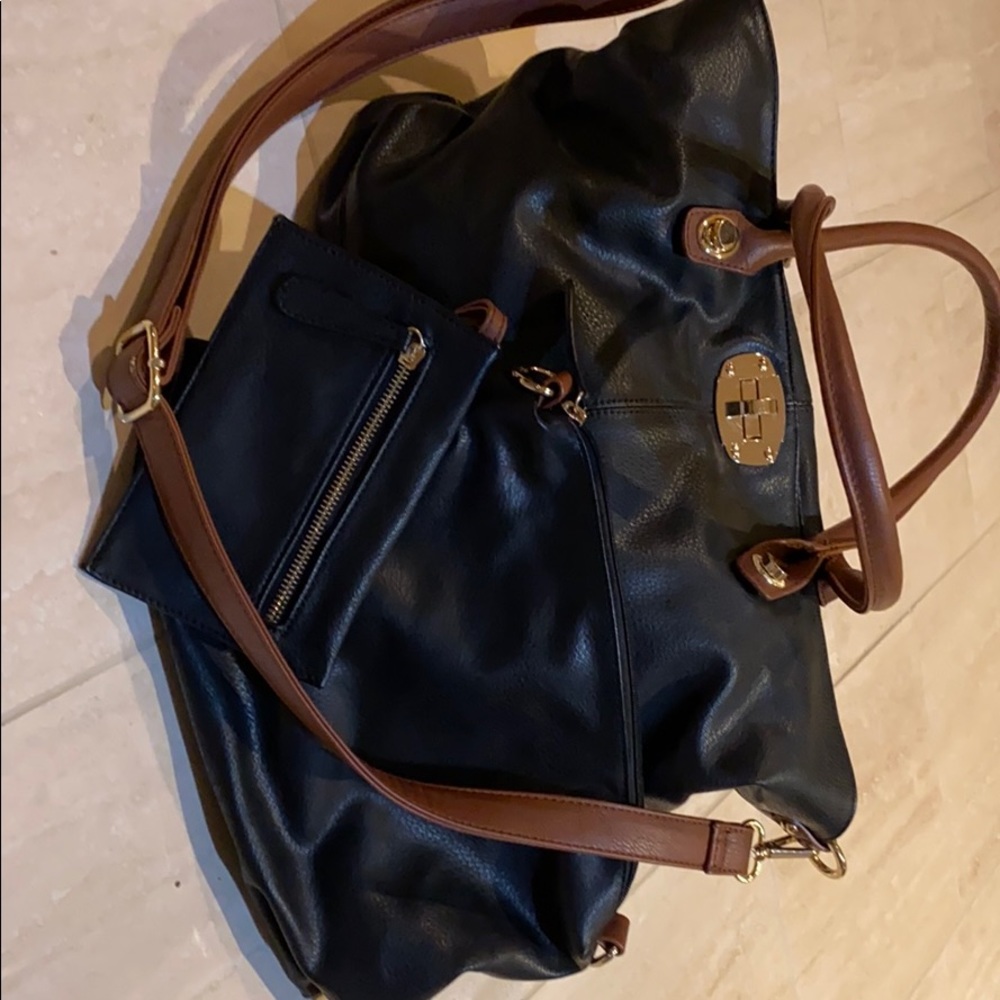 Travel shoulder bag